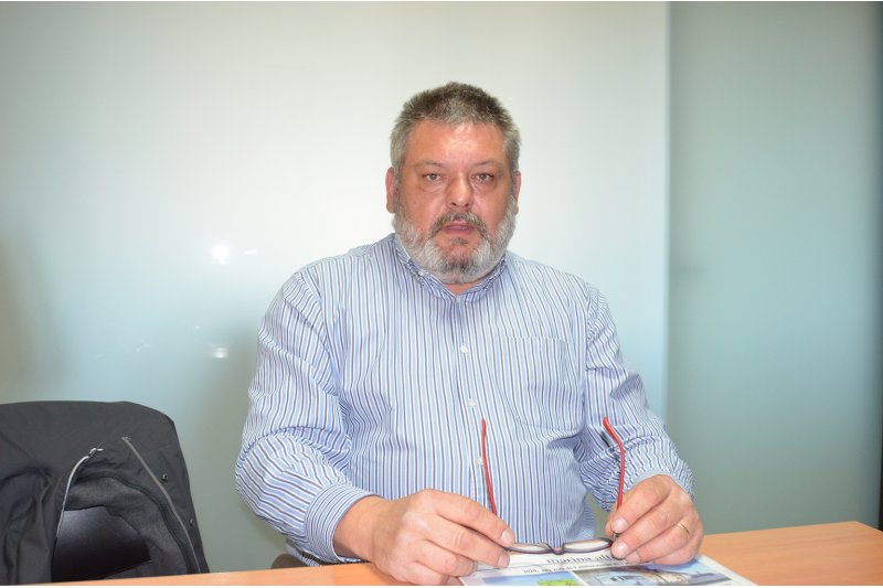 Maties Pons dimiteix com a president del Club de Pilota de Dénia i Julián de Diego es fa càrrec de la gestora Maties Pons dimiteix com a president del Club de Pilota de Dénia i Julián de Diego es fa càrrec de la gestora