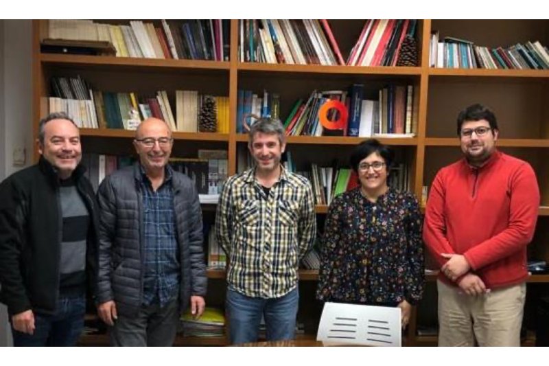 El Ayuntamiento de Gata suspende las discomòbils para evitar peleas y vandalismo El Ayuntamiento de Gata suspende las discomòbils para evitar peleas y vandalismo