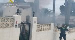 La Guardia Civil interviene en el incendio de una casa de Moraira  y salva a una octogenaria La Guardia Civil interviene en el incendio de una casa de Moraira  y salva a una octogenaria
