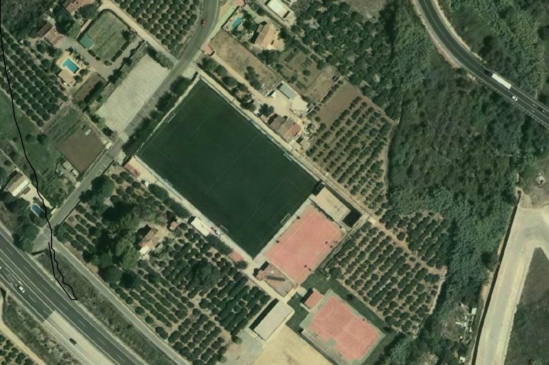 Comencen els treballs de substitució de la gespa artificial del camp de futbol del poliesportiu municipal Vicent Zaragoza d’Ondara Comencen els treballs de substitució de la gespa artificial del camp de futbol del poliesportiu municipal Vicent Zaragoza d’Ondara