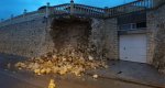 Las lluvias derriban el muro de una vivienda en Beniarbeig Las lluvias derriban el muro de una vivienda en Beniarbeig