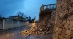 Las lluvias derriban el muro de una vivienda en Beniarbeig Las lluvias derriban el muro de una vivienda en Beniarbeig
