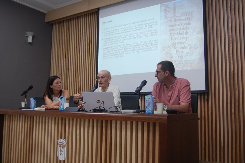 L’Arxiu Municipal de Pego publica el Diccionari de cognoms (1533-1800) de Josep Vicens Pascual L’Arxiu Municipal de Pego publica el Diccionari de cognoms (1533-1800) de Josep Vicens Pascual