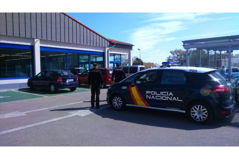 Una banda robaba en centros comerciales por encargo  Una banda robaba en centros comerciales por encargo