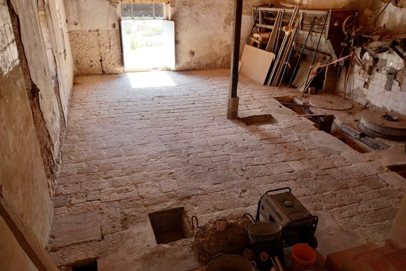 La recuperació del sòl l’interior original del Molí Coví permet superar una altra etapa cap a la rehabilitació d’aquest Bé de Rellevància Local d'Ondara La recuperació del sòl l’interior original del Molí Coví permet superar una altra etapa cap a la rehabilitació d’aquest Bé de Rellevància Local d'Ondara