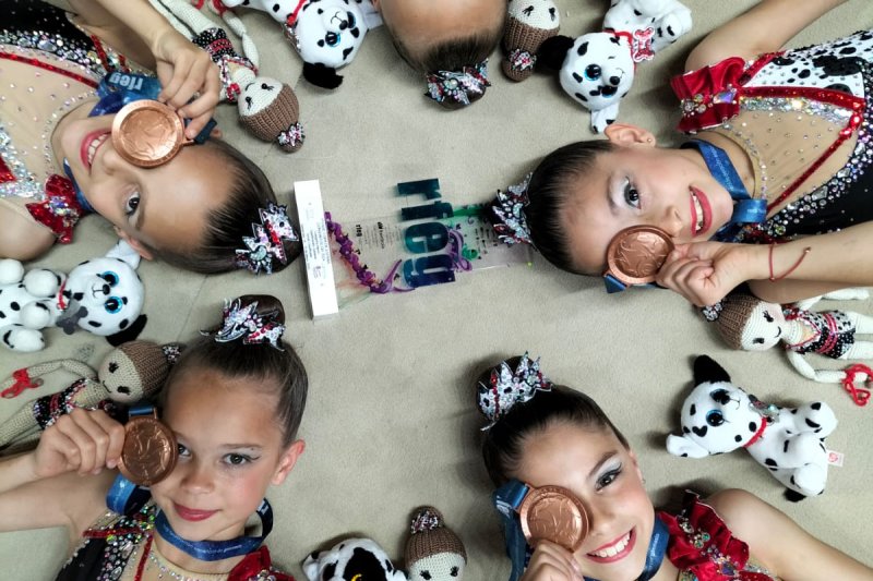 El equipo alevín del Club Gimnasia Calpe logra dos bronces en el nacional de Santander El equipo alevín del Club Gimnasia Calpe logra dos bronces en el nacional de Santander