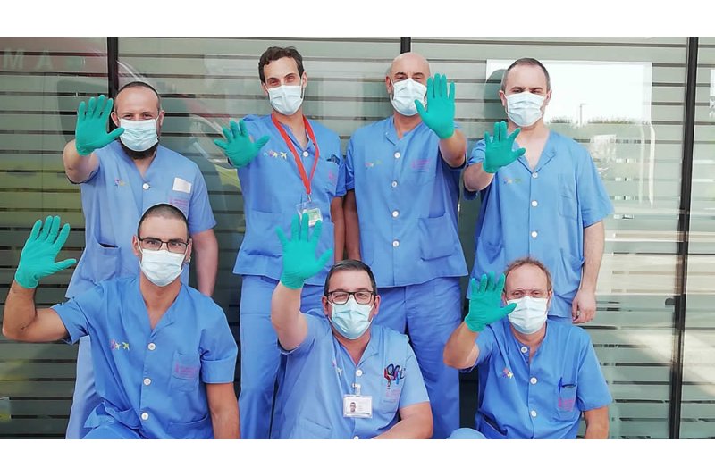 Guantes verdes en el Departamento de Salud de Dénia para concienciar sobre el Alzhéimer  Guantes verdes en el Departamento de Salud de Dénia para concienciar sobre el Alzhéimer