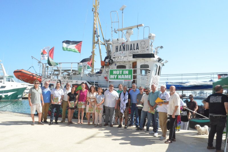 El barco de la Flotilla de la Libertad que denuncia el genocidio de Gaza recala en Dénia   El barco de la Flotilla de la Libertad que denuncia el genocidio de Gaza recala en Dénia