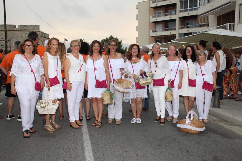 La Nit de Penyes i la cavalcada de disfresses posen fi a les festes de Moraira La Nit de Penyes i la cavalcada de disfresses posen fi a les festes de Moraira