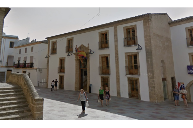 Xàbia desbloquea el conflicto laboral con la Policía Local y consigna la adquisición de un local en el Arenal para un consultorio médico Xàbia desbloquea el conflicto laboral con la Policía Local y consigna la adquisición de un local en el Arenal para un consultorio médico