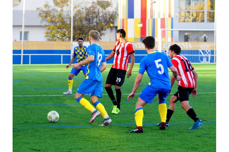 El mundo del fútbol se “rebela” contra el último decreto sanitario que mantiene a la mayoría de categorías regionales y de base sin competir El mundo del fútbol se “rebela” contra el último decreto sanitario que mantiene a la mayoría de categorías regionales y de base sin competir