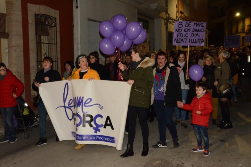 La manifestació a Pedreguer del Dia de la Dona clama contra les violències i les desigualtats de gènere La manifestació a Pedreguer del Dia de la Dona clama contra les violències i les desigualtats de gènere