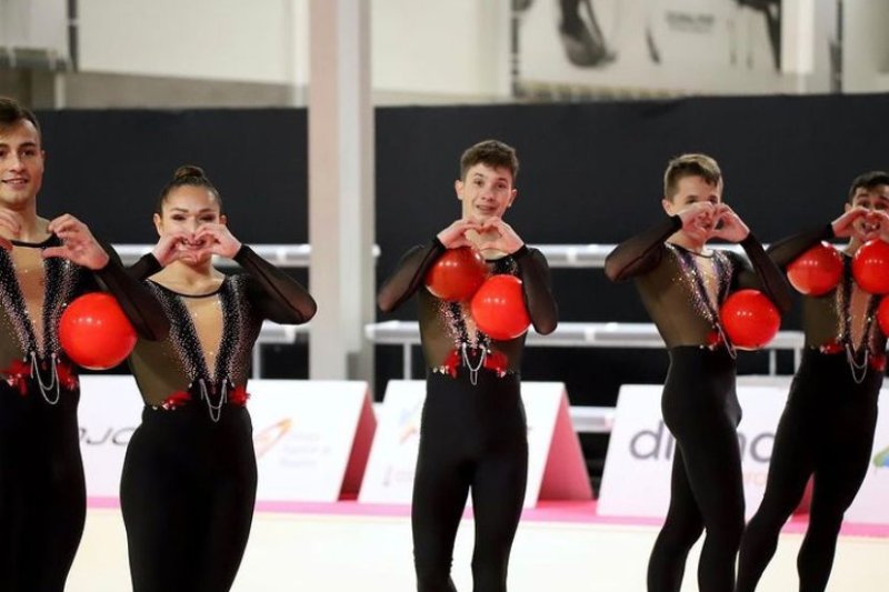 El calpino Álvaro Pino y la dianense Laura Crespo hacen historia en la gimnasia rítmica española El calpino Álvaro Pino y la dianense Laura Crespo hacen historia en la gimnasia rítmica española