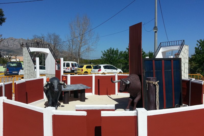 Pamis dedica la falla artesanal 2017 a la plaça de bous Pamis dedica la falla artesanal 2017 a la plaça de bous