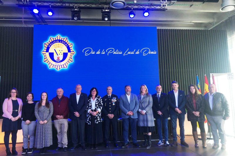 Andrés Tabernero recibe la Medalla de la Policía Local por sus más de 37 años de servicio  Andrés Tabernero recibe la Medalla de la Policía Local por sus más de 37 años de servicio