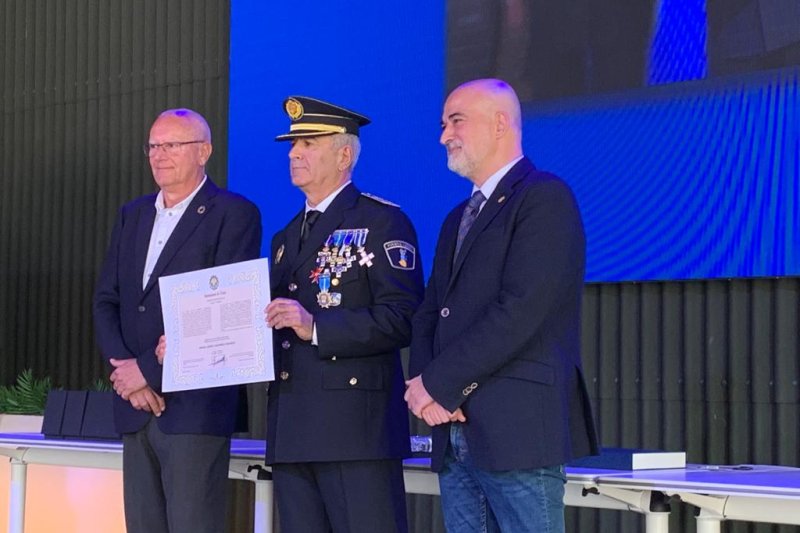 Andrés Tabernero recibe la Medalla de la Policía Local por sus más de 37 años de servicio  Andrés Tabernero recibe la Medalla de la Policía Local por sus más de 37 años de servicio