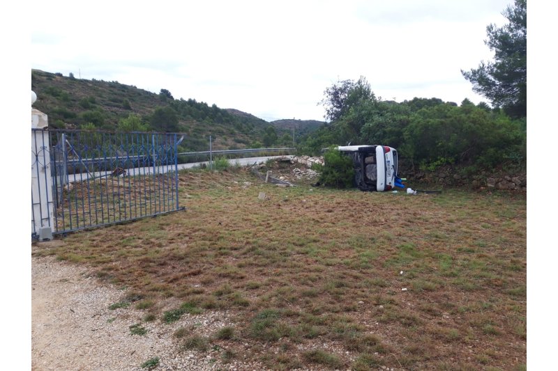 Accidente en Les Planes a causa de la lluvia Accidente en Les Planes a causa de la lluvia