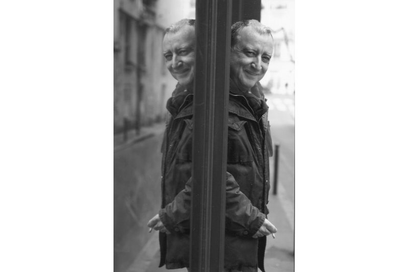 L’agència de lectura de Baix la Mar es tanca i la nova rep el nom de l’escriptor Rafael Chirbes L’agència de lectura de Baix la Mar es tanca i la nova rep el nom de l’escriptor Rafael Chirbes