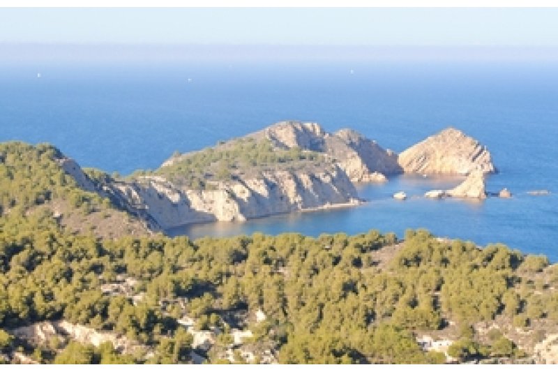 Rescate de cinco jóvenes tras volcar su barca en Xàbia Rescate de cinco jóvenes tras volcar su barca en Xàbia