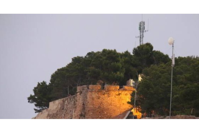 Una avería en el repetidor del castillo de Dénia deja sin tele a la mayor parte de la ciudad Una avería en el repetidor del castillo de Dénia deja sin tele a la mayor parte de la ciudad