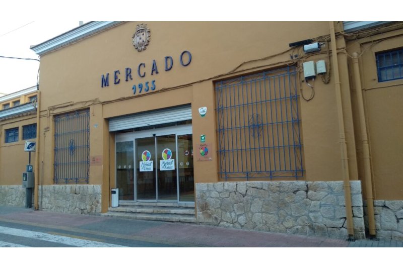 Gent de Dénia pide la prórroga de las concesiones de los puestos del Mercat Municipal  Gent de Dénia pide la prórroga de las concesiones de los puestos del Mercat Municipal