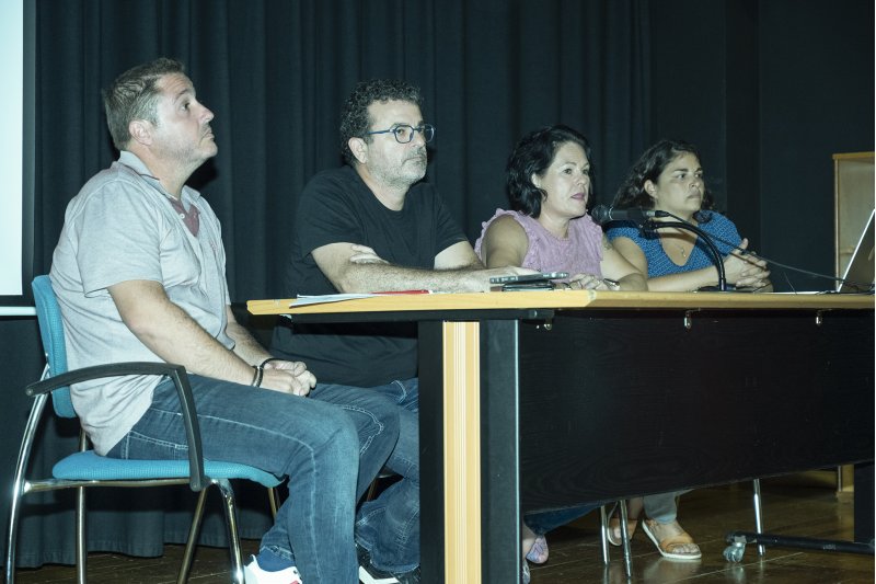 Taifas y Contrabandistas: Dos filaes de mujeres que se incorporan a la fiesta de Moros i Cristians de Dénia  Taifas y Contrabandistas: Dos filaes de mujeres que se incorporan a la fiesta de Moros i Cristians de Dénia