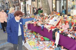 La Feria del Juguete Antiguo permite que niños y mayores vivan juntos una misma ilusión