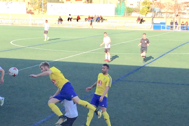 Futbol Preferente: El Dénia perd el primer partit a casa, el Jávea guanya en Alginet i el Calpe és golejat Futbol Preferente: El Dénia perd el primer partit a casa, el Jávea guanya en Alginet i el Calpe és golejat