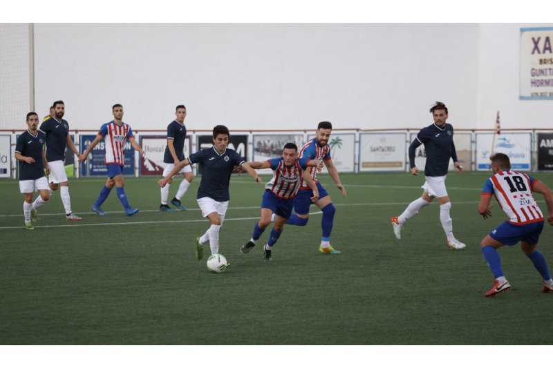 Regional Preferente: El Jávea sucumbe ante el líder Gandia (0-4) y el Calpe pierde en Tavernes (2-1) Regional Preferente: El Jávea sucumbe ante el líder Gandia (0-4) y el Calpe pierde en Tavernes (2-1)