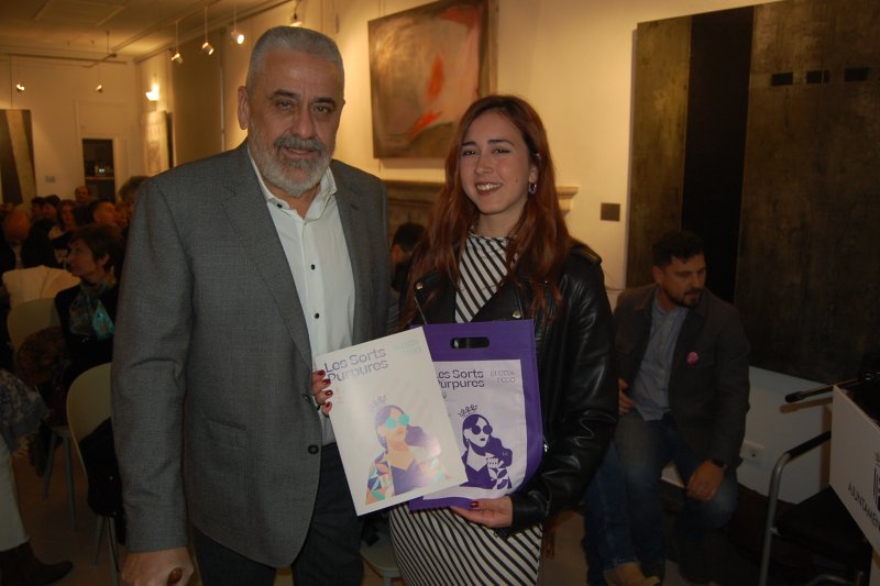 El premi “Jo Dona” emmarca la presentació de la revista “Les sorts púrpures” com a epíleg del 8M a Pego El premi “Jo Dona” emmarca la presentació de la revista “Les sorts púrpures” com a epíleg del 8M a Pego