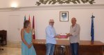 José María Fraguas dona un ejemplar de cada una de sus obras publicadas a la Biblioteca Pública de Dénia José María Fraguas dona un ejemplar de cada una de sus obras publicadas a la Biblioteca Pública de Dénia