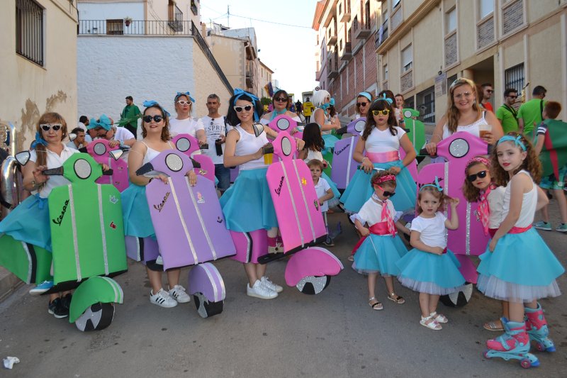 Pirates i Zairenyes protagonitzen unes festes de moros i cristians a Benissa que guanyen en participació Pirates i Zairenyes protagonitzen unes festes de moros i cristians a Benissa que guanyen en participació