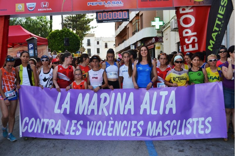 La Marina Alta alça la veu contra la violència masclista i el feminicidi La Marina Alta alça la veu contra la violència masclista i el feminicidi