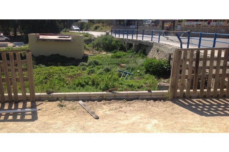 Actos de vandalismo en mobiliario urbano en Teulada Actos de vandalismo en mobiliario urbano en Teulada