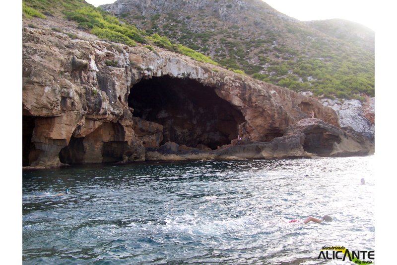 Rescate de una mujer en la Cova Tallada Rescate de una mujer en la Cova Tallada