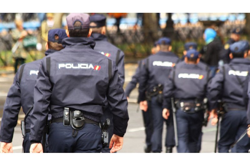 Detienen a ocho personas por asaltar viviendas con armas de fuego para intimidar a los moradores Detienen a ocho personas por asaltar viviendas con armas de fuego para intimidar a los moradores