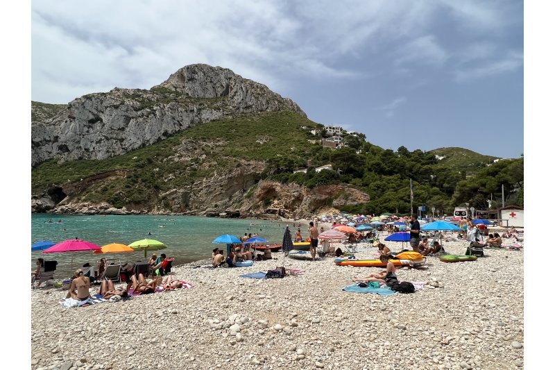 Xàbia se apresura en la puesta en marcha de los chiringuitos y el servicio de hamacas y sombrillas  Xàbia se apresura en la puesta en marcha de los chiringuitos y el servicio de hamacas y sombrillas