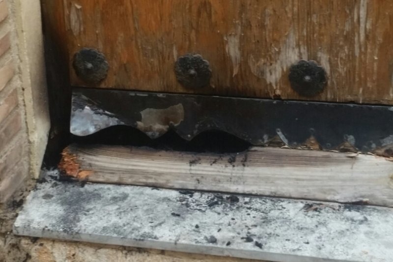 Intentan quemar la puerta del Convento de las Agustinas de Dénia Intentan quemar la puerta del Convento de las Agustinas de Dénia