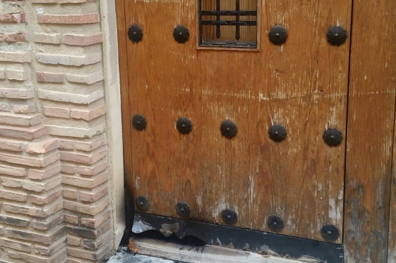 Intentan quemar la puerta del Convento de las Agustinas de Dénia Intentan quemar la puerta del Convento de las Agustinas de Dénia