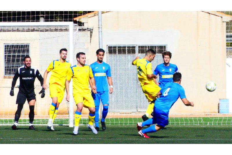 Preferente: El Dénia rompe al Pedreguer (1-4) con hat trick de Panucci, y el Jávea gana (1-3) en Benidorm Preferente: El Dénia rompe al Pedreguer (1-4) con hat trick de Panucci, y el Jávea gana (1-3) en Benidorm