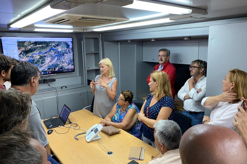 Gabriela Bravo confirma que la lluvia ha refrescado los puntos críticos del incendio en Fontilles y la Vall d’Alcalà Gabriela Bravo confirma que la lluvia ha refrescado los puntos críticos del incendio en Fontilles y la Vall d’Alcalà