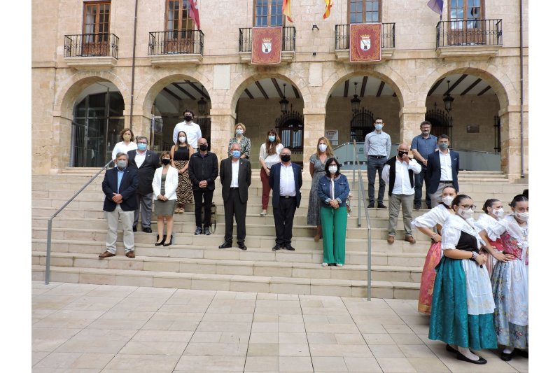 Todos los partidos condenan los insultos a través de Facebook tras el acto del 9 d’Octubre  Todos los partidos condenan los insultos a través de Facebook tras el acto del 9 d’Octubre