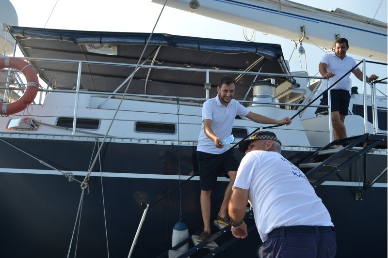 La Policía de Xàbia informa sobre las buenas prácticas en el mar La Policía de Xàbia informa sobre las buenas prácticas en el mar