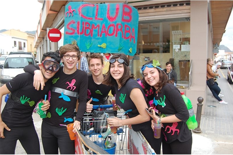 Les comparses posen el colorit a les festes patronals d'Orba Les comparses posen el colorit a les festes patronals d'Orba