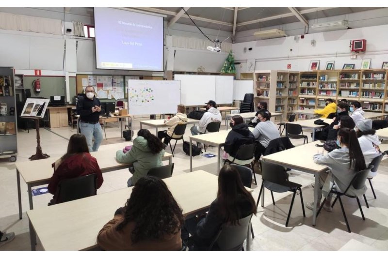 Una maratón de astropartículas acerca el mundo de la investigación a los jóvenes de los institutos de la Marina Alta Una maratón de astropartículas acerca el mundo de la investigación a los jóvenes de los institutos de la Marina Alta