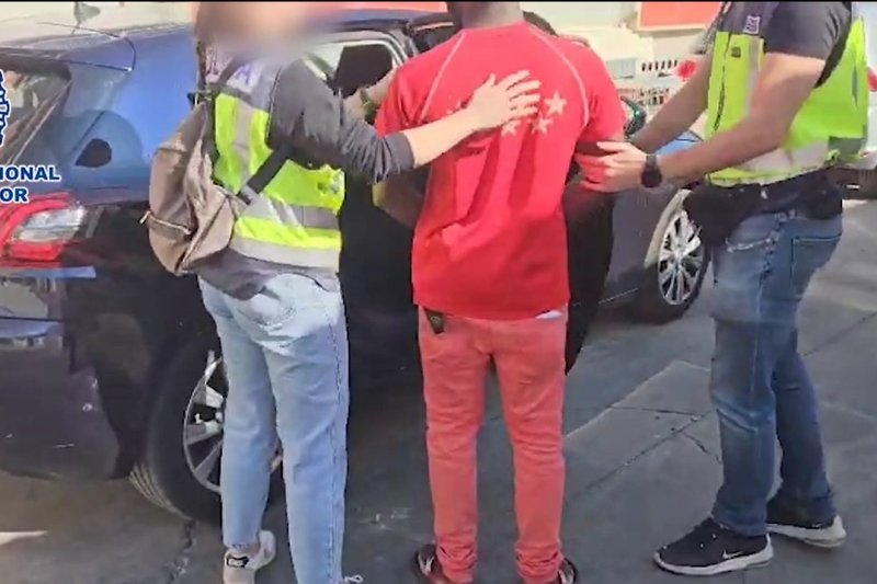 Desarticulada una red criminal que cedía tarjetas de identidad de extranjeros a terceros para acceder al mercado laboral Desarticulada una red criminal que cedía tarjetas de identidad de extranjeros a terceros para acceder al mercado laboral