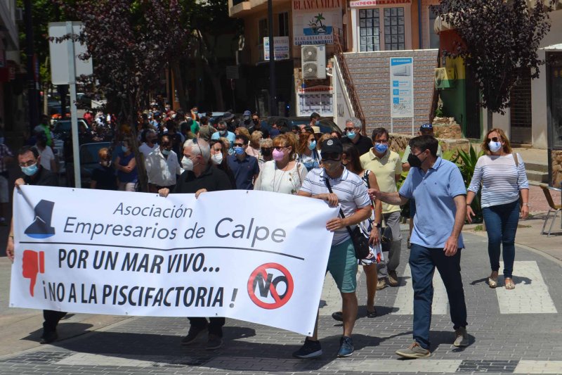 Calp se manifiesta en contra de la ampliación de la piscifactoría Calp se manifiesta en contra de la ampliación de la piscifactoría