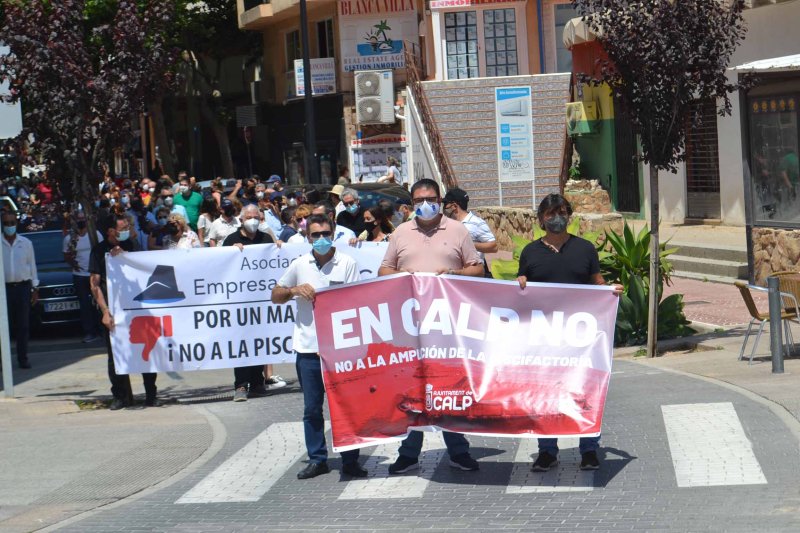 Calp se manifiesta en contra de la ampliación de la piscifactoría Calp se manifiesta en contra de la ampliación de la piscifactoría