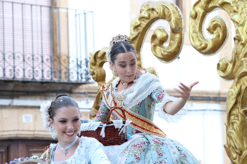 Més d’una vintena de carrosses desfilen en la primera jornada de cavalcada de Xàbia Més d’una vintena de carrosses desfilen en la primera jornada de cavalcada de Xàbia