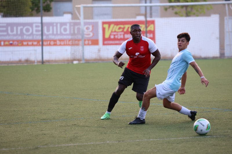 Regional Preferente: El Calpe luce un once de lujo en su primer amistoso de pretemporada Regional Preferente: El Calpe luce un once de lujo en su primer amistoso de pretemporada